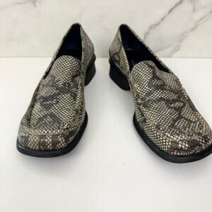 Kenneth Cole Reaction Womens Lofia Laren Loafer Shoes Sz 8.5 Leather Snake Print